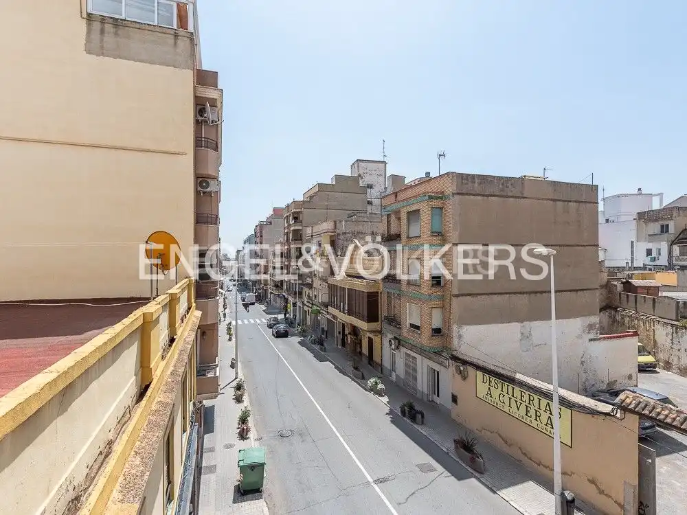 Vista exterior de Pis de lloguer en Llíria amb Calefacció, Moblat i Balcó