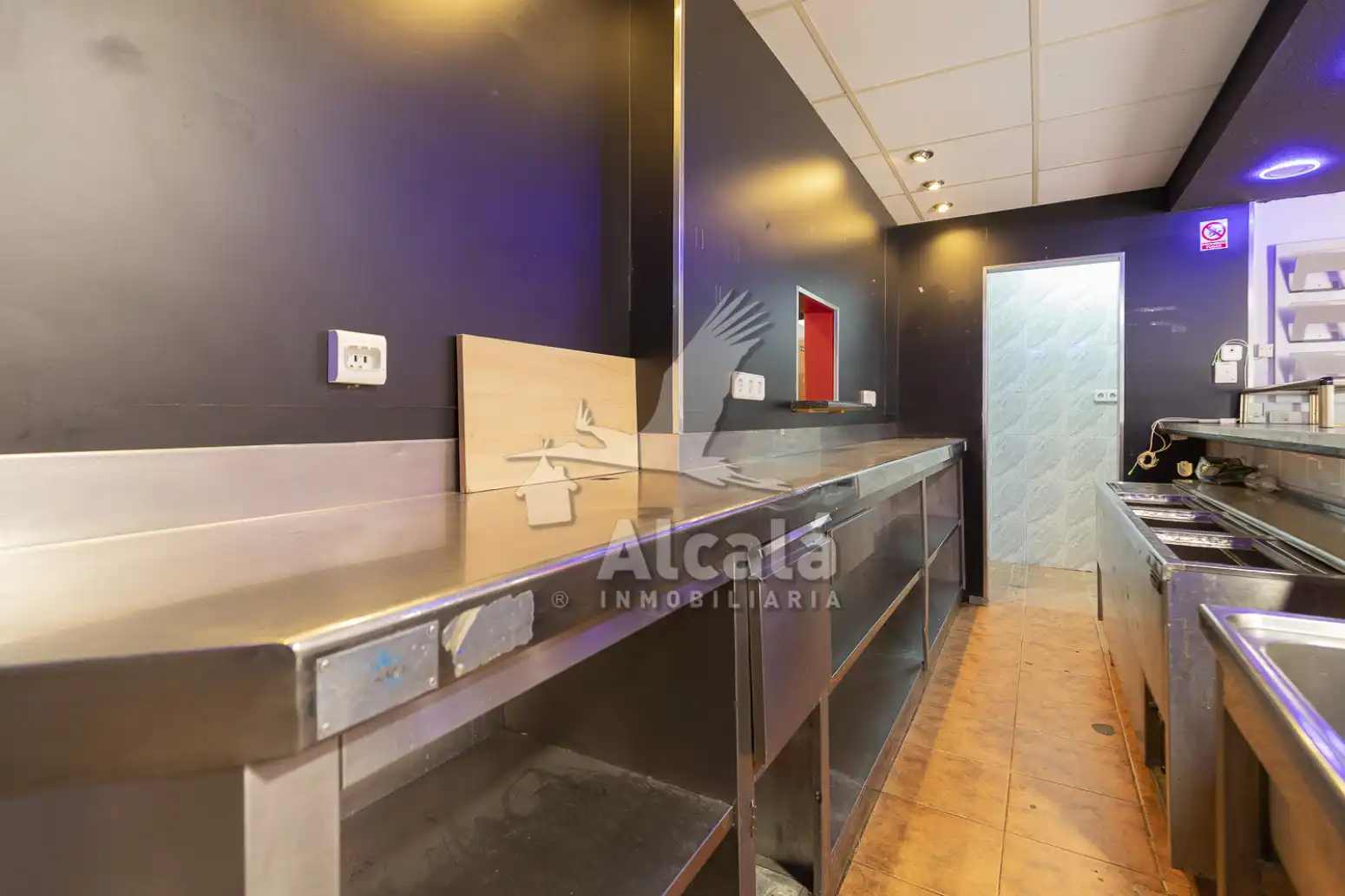 Cocina de Local en venta en Alcalá de Henares