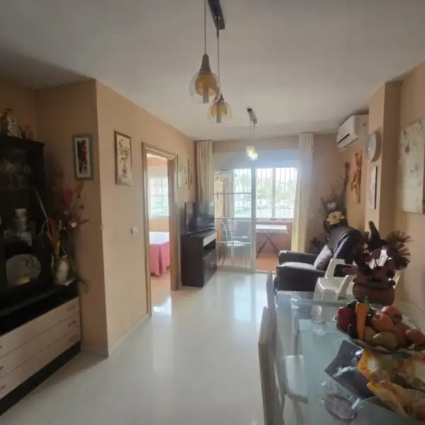 Sala d'estar de Pis en venda en Motril amb Aire condicionat, Terrassa i Piscina