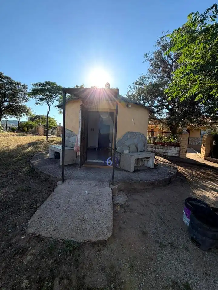 Außenansicht von Country house zum Verkauf in Cáceres mit Privatgarten, Terrasse und Schwimmbad