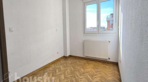 Foto 3 de Piso de alquiler en Avenida de Los Rosales, ., Butarque, Madrid Capital