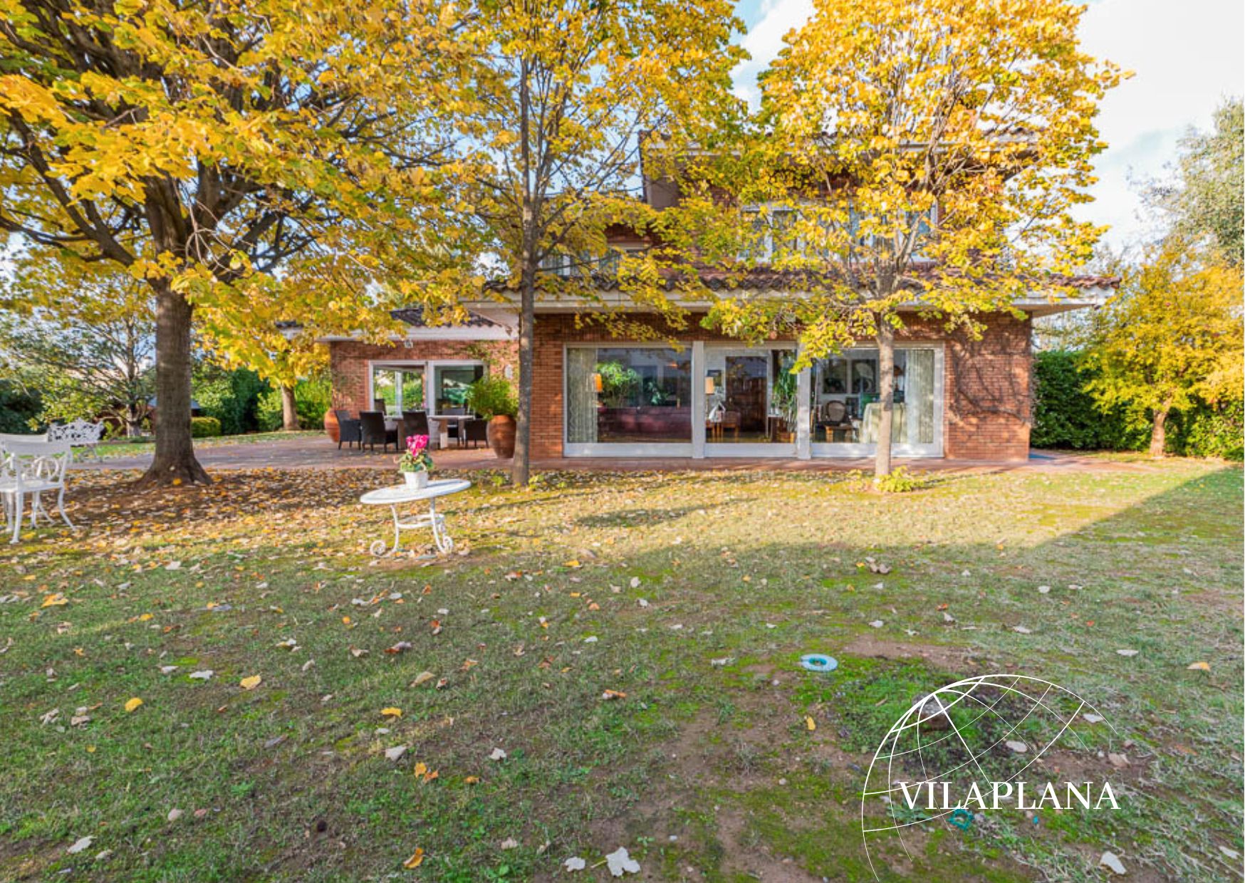 Garden of House or chalet for sale in Girona Capital  with Air Conditioner, Heating and Private garden