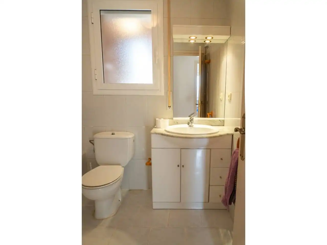 Baño de Piso en venta en Sant Martí de Tous con Calefacción y Amueblado