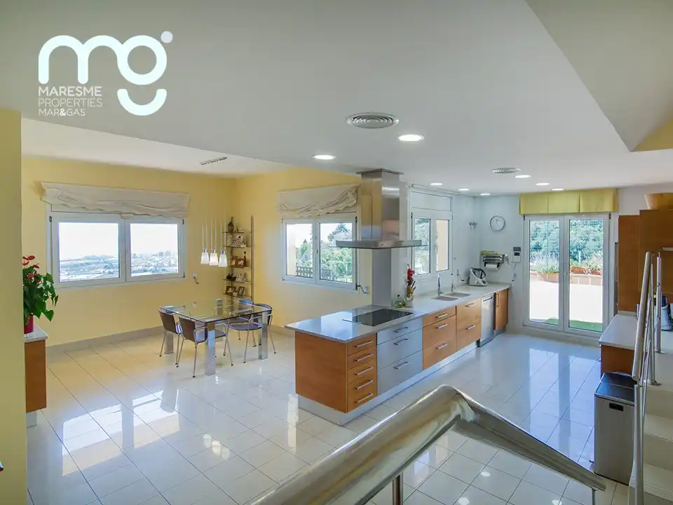 Cocina de Casa o chalet en venta en Tiana con Aire acondicionado, Calefacción y Jardín privado