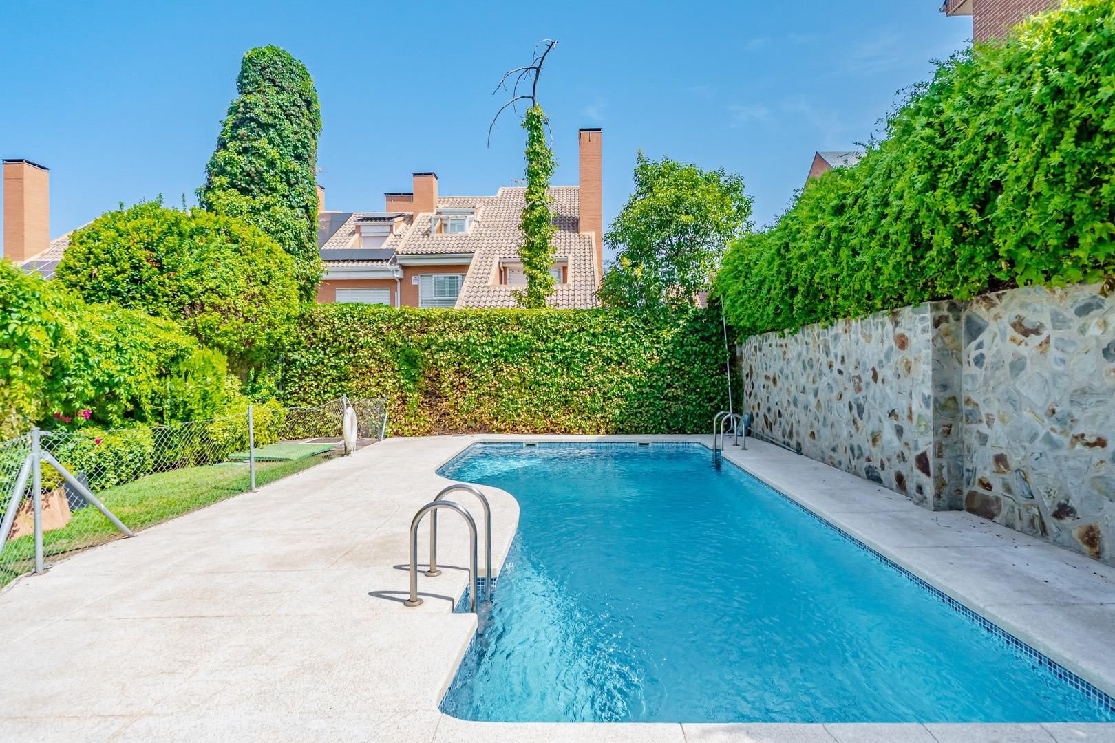 Swimming pool of Single-family semi-detached for sale in Pozuelo de Alarcón  with Heating, Private garden and Terrace