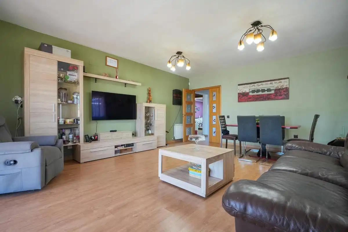 Sala de estar de Casa adosada en venta en Pioz con Aire acondicionado, Calefacción y Jardín privado