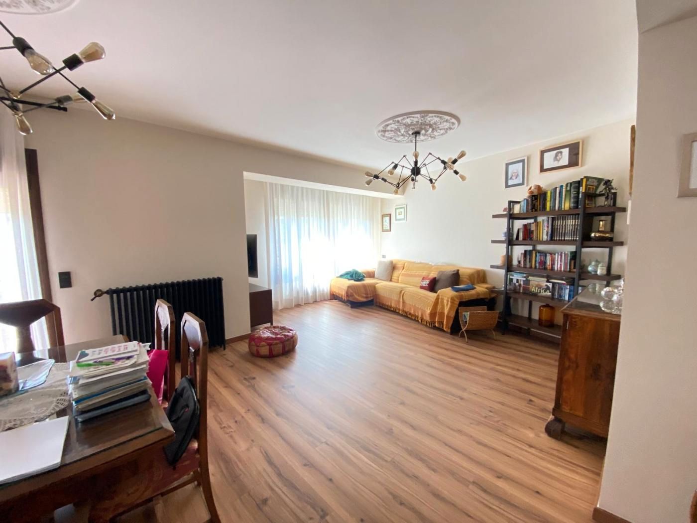 Living room of Flat for sale in  Zaragoza Capital  with Air Conditioner, Heating and Parquet flooring