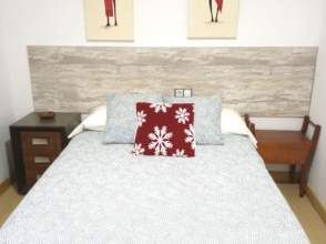 Bedroom of Flat to rent in Gijón   with Heating, Parquet flooring and Furnished