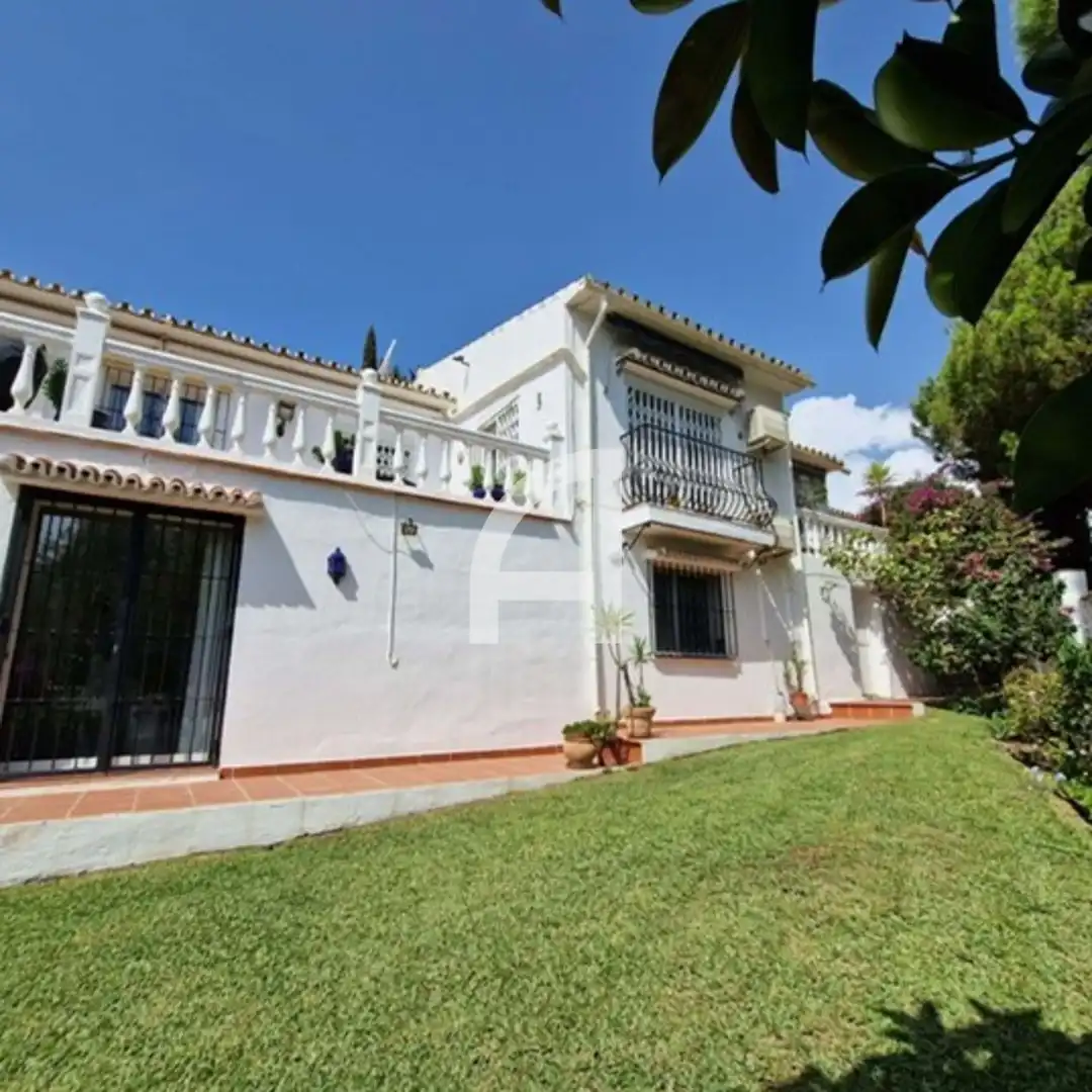 Vista exterior de Casa o xalet de lloguer en Mijas amb Aire condicionat, Calefacció i Piscina