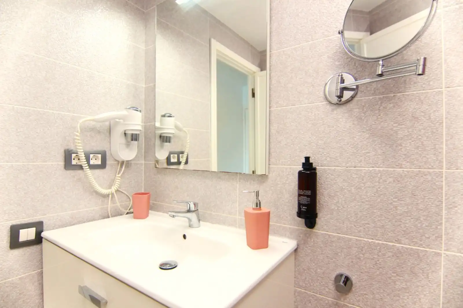 Baño de Piso de alquiler en Mogán con Terraza, Amueblado y Microondas