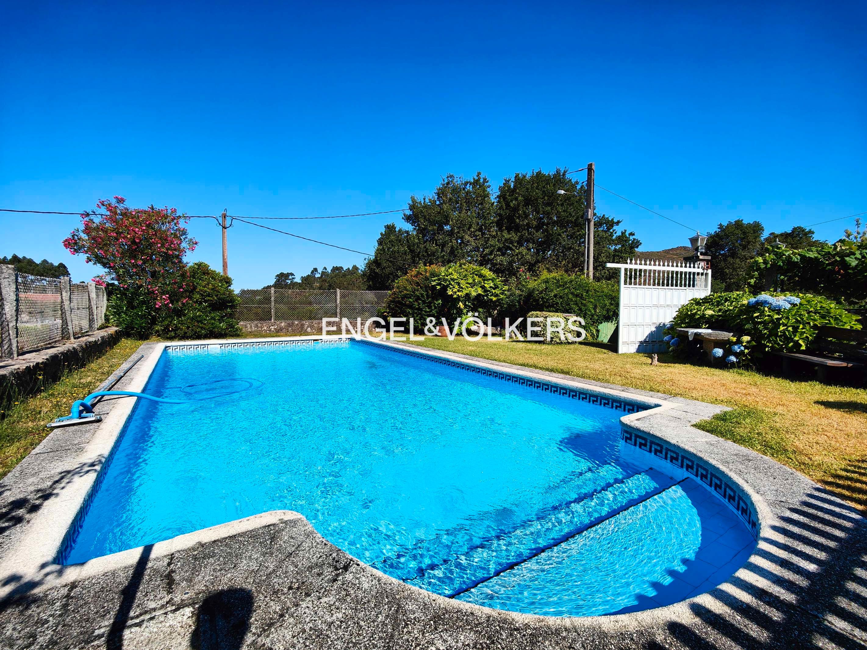 Swimming pool of House or chalet for sale in Cotobade  with Heating, Private garden and Parquet flooring