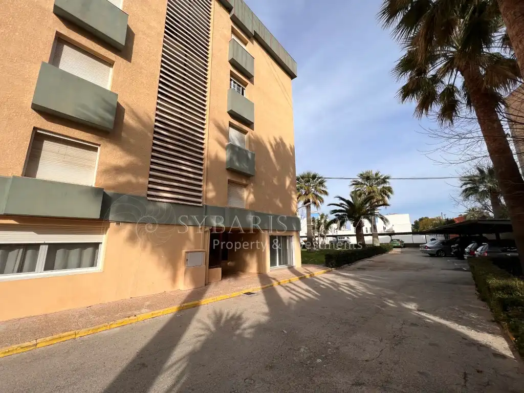 Außenansicht von Wohnung zum Verkauf in Dénia mit Klimaanlage, Privatgarten und Terrasse