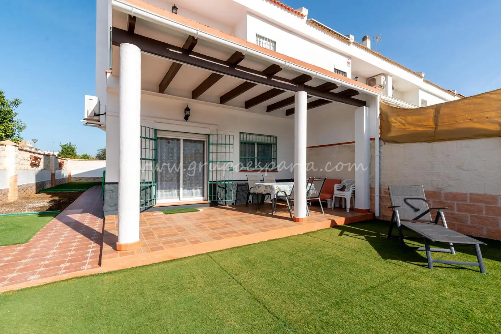 Jardí de Casa adosada en venda en Huévar del Aljarafe amb Aire condicionat, Jardí privat i Traster