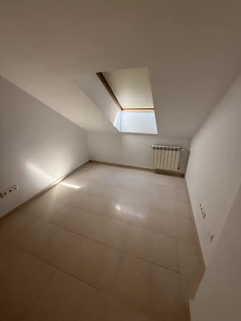 Flat for sale in Valdemoro  with Air Conditioner and Balcony