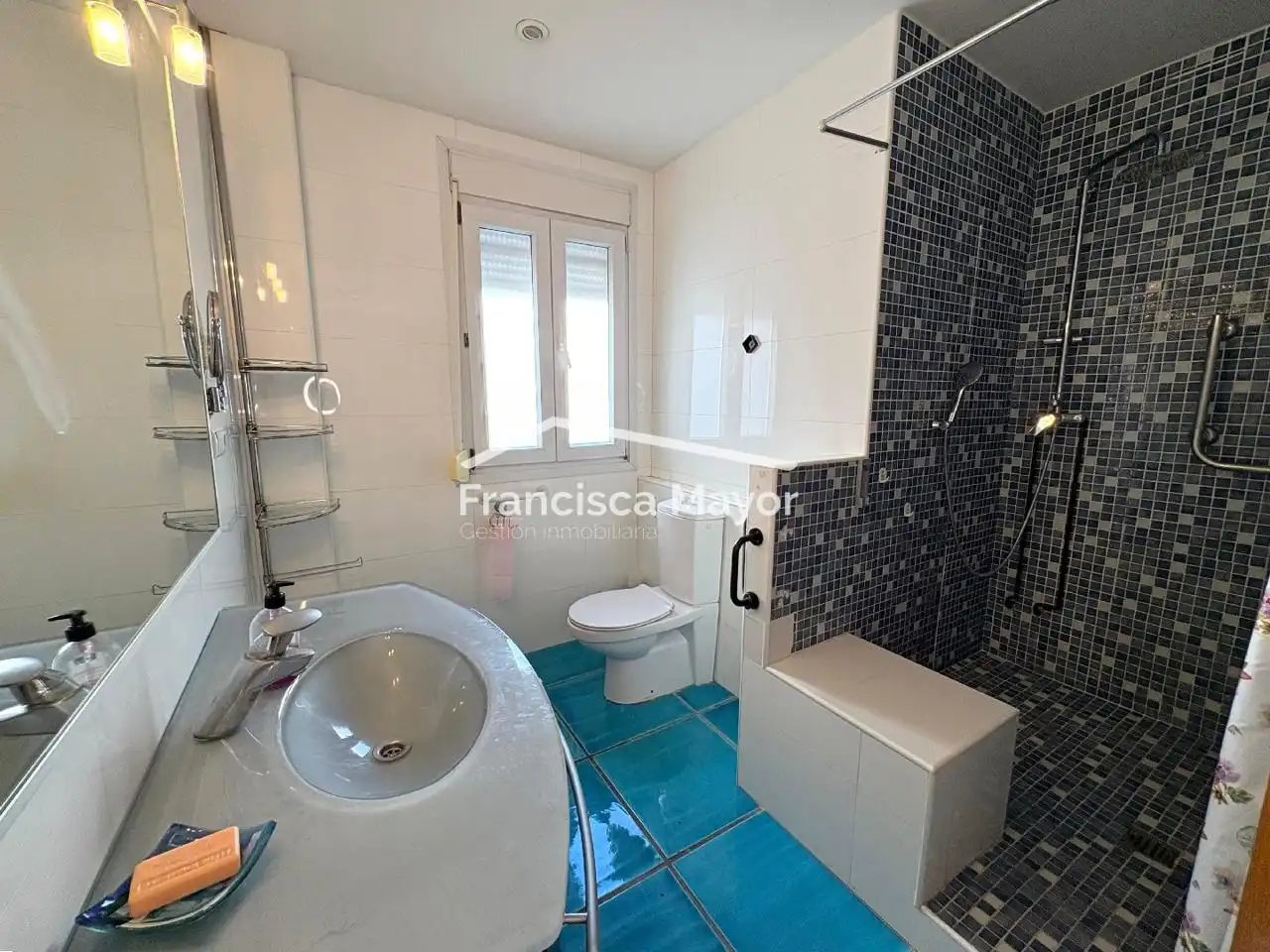 Badezimmer von Dachboden zum Verkauf in Poblats Marítims