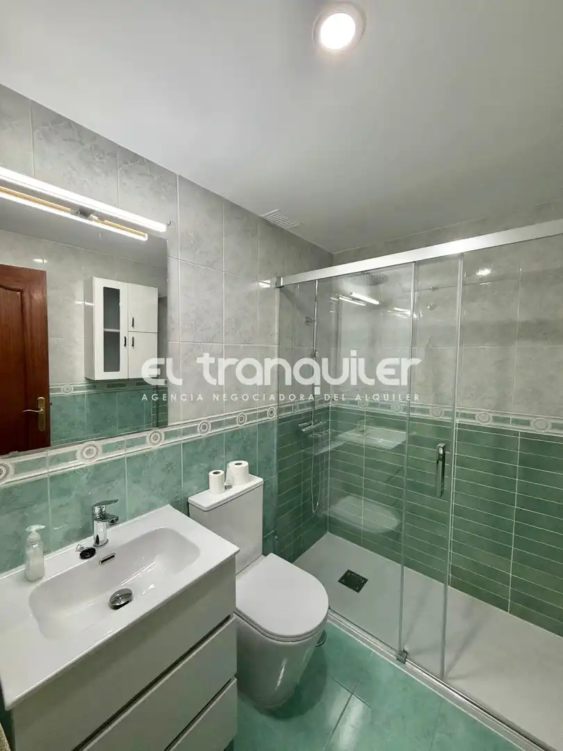 Baño de Piso de alquiler en Madrid con Aire acondicionado, Parquet y Lavadora