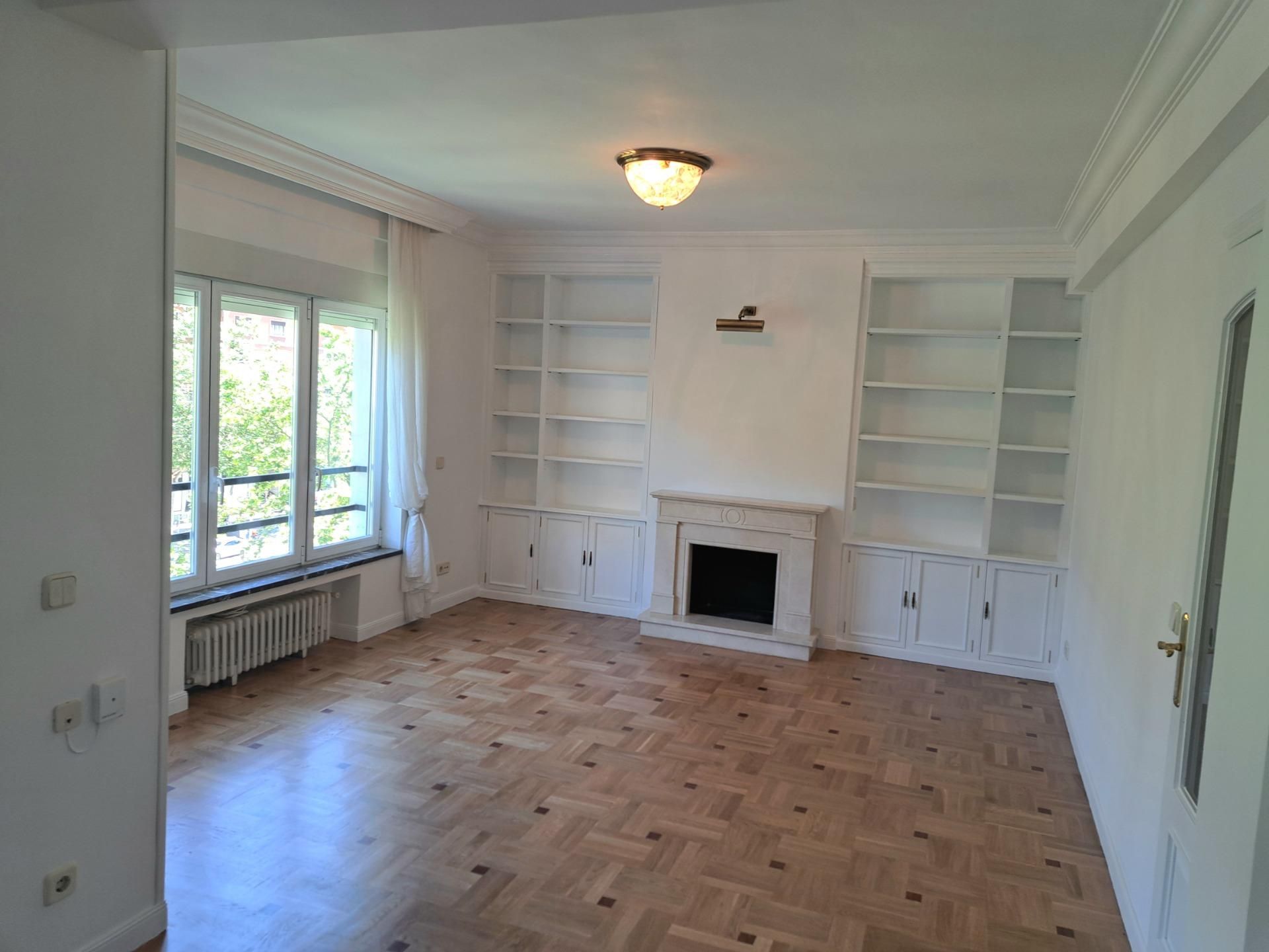Living room of Flat for sale in  Madrid Capital  with Heating, Terrace and Storage room