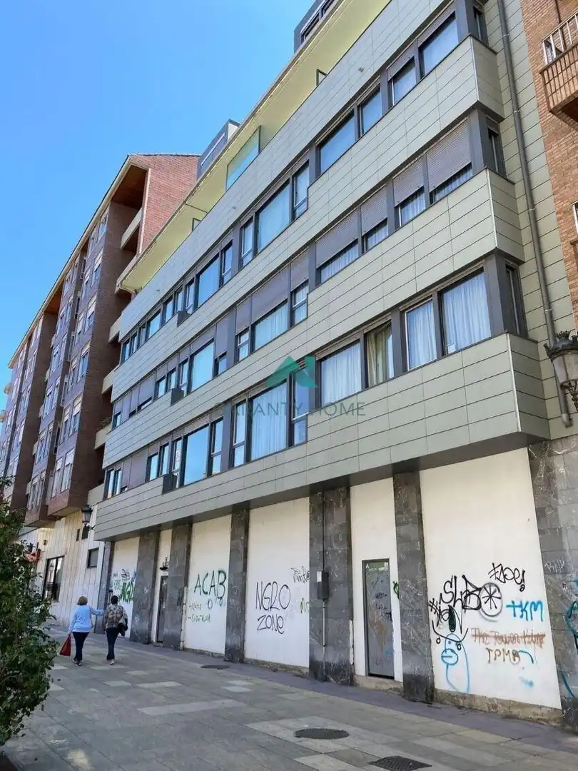 Außenansicht von Geschaftsraum zur Miete in Torrelavega 