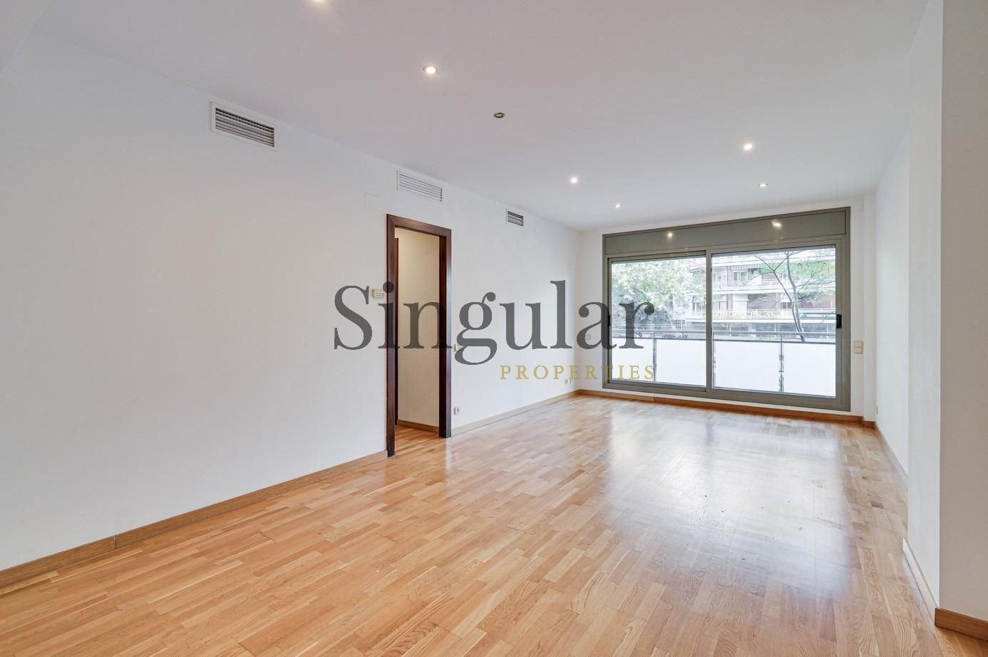 Exterior view of Flat for sale in  Barcelona Capital  with Heating, Terrace and Balcony