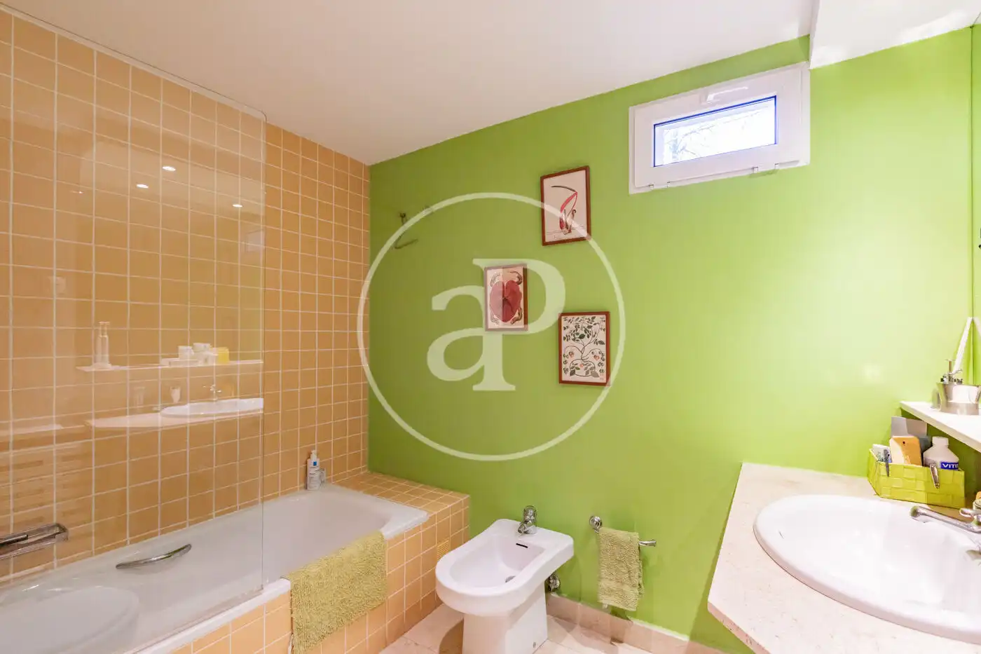 Bathroom of Houses for sale in Madrid  with Air Conditioner, Heating and Private garden