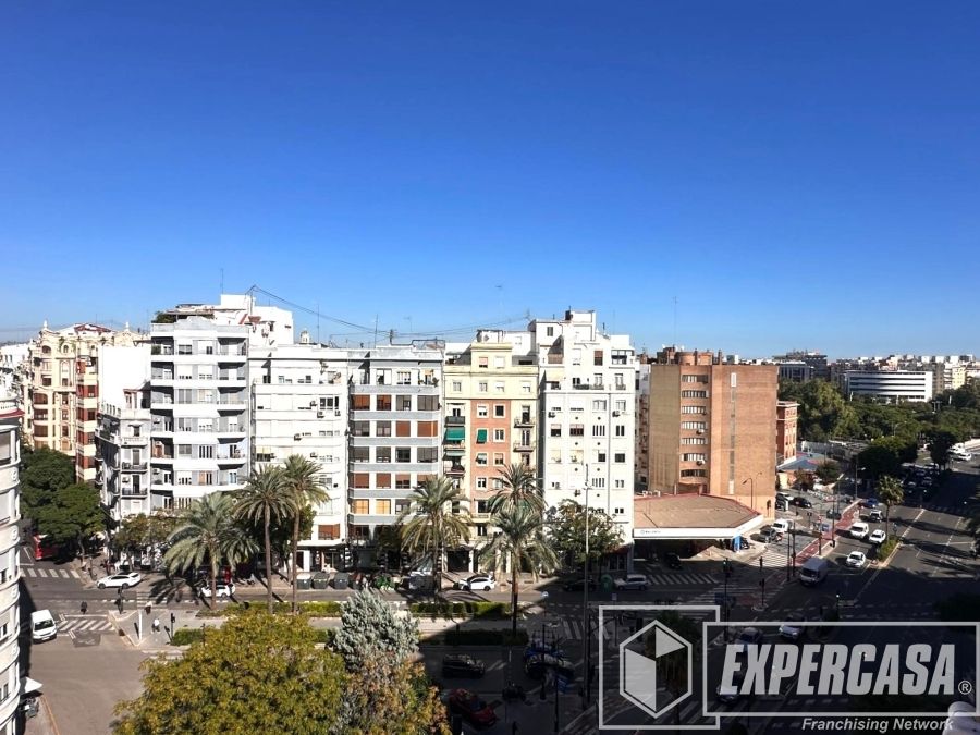 Exterior view of Attic for sale in  Valencia Capital  with Air Conditioner, Parquet flooring and Terrace