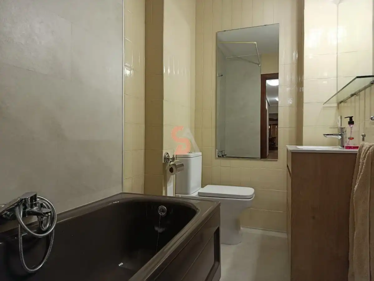 Baño de Piso de alquiler en Valladolid con Calefacción y Terraza