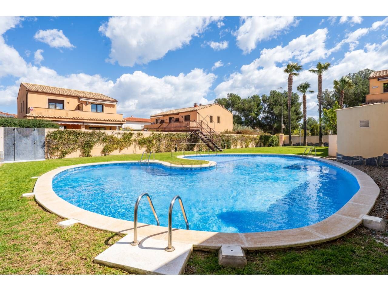 Piscina de Casa adosada en venda en Mont-roig del Camp amb Calefacció, Jardí privat i Terrassa