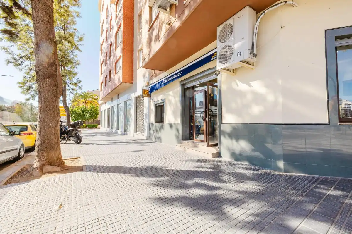 Außenansicht von Geschaftsraum zum Verkauf in Málaga mit Klimaanlage, Heizung und Terrasse