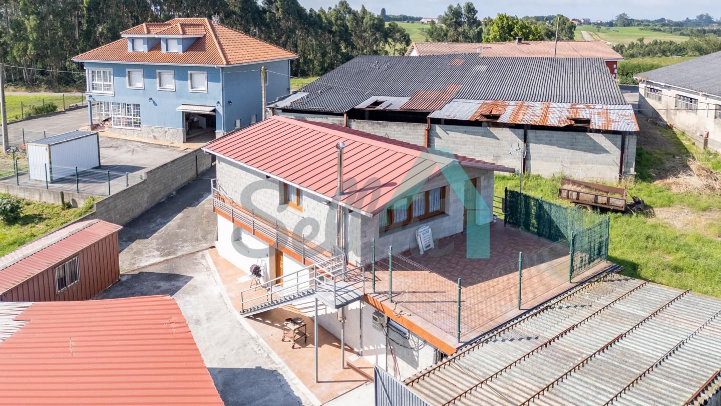 Vista exterior de Casa o xalet en venda en Gozón amb Jardí privat, Terrassa i Traster