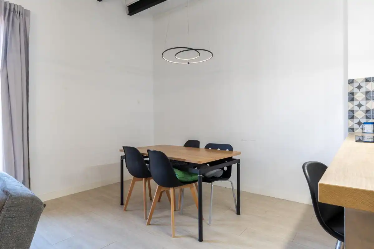 Piso en venta en C/ de Villena, El Pilar