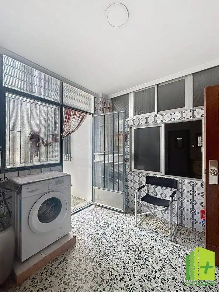Habitación de Planta baja en venta en Motril con Trastero