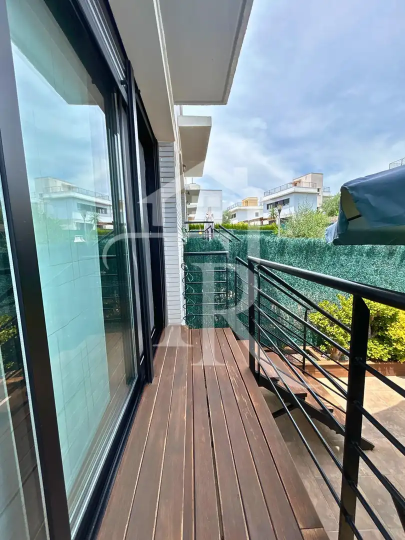Terrassa de Casa adosada en venda en Roda de Berà amb Aire condicionat, Calefacció i Jardí privat