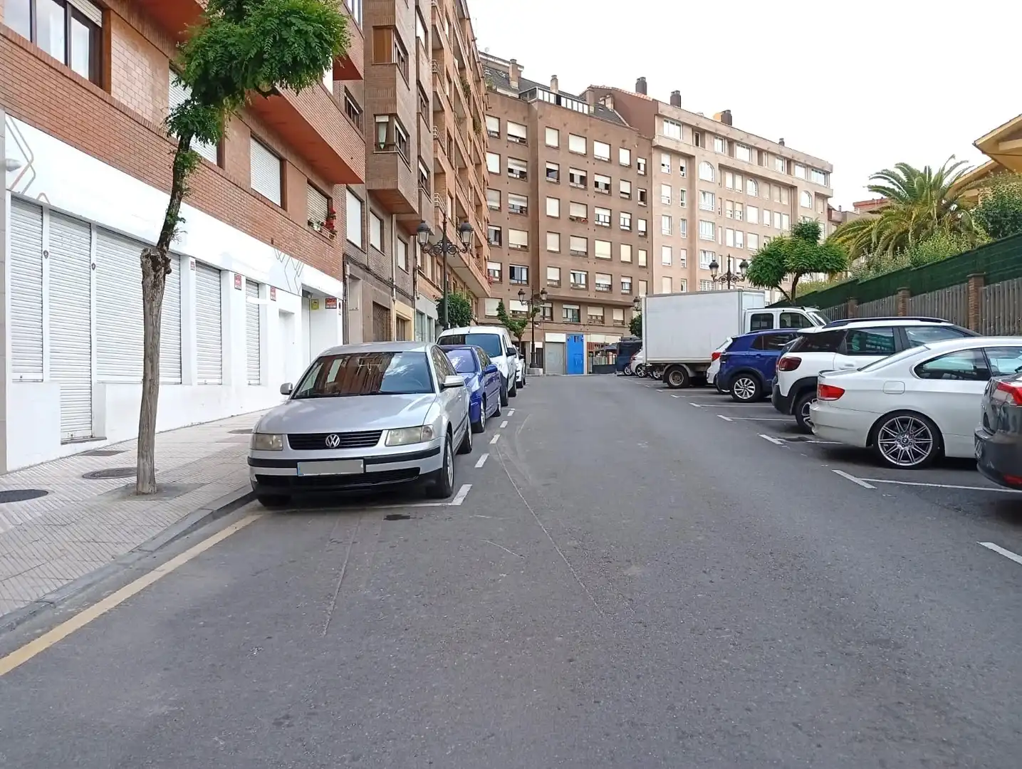 Außenansicht von Garage zum Verkauf in Oviedo 