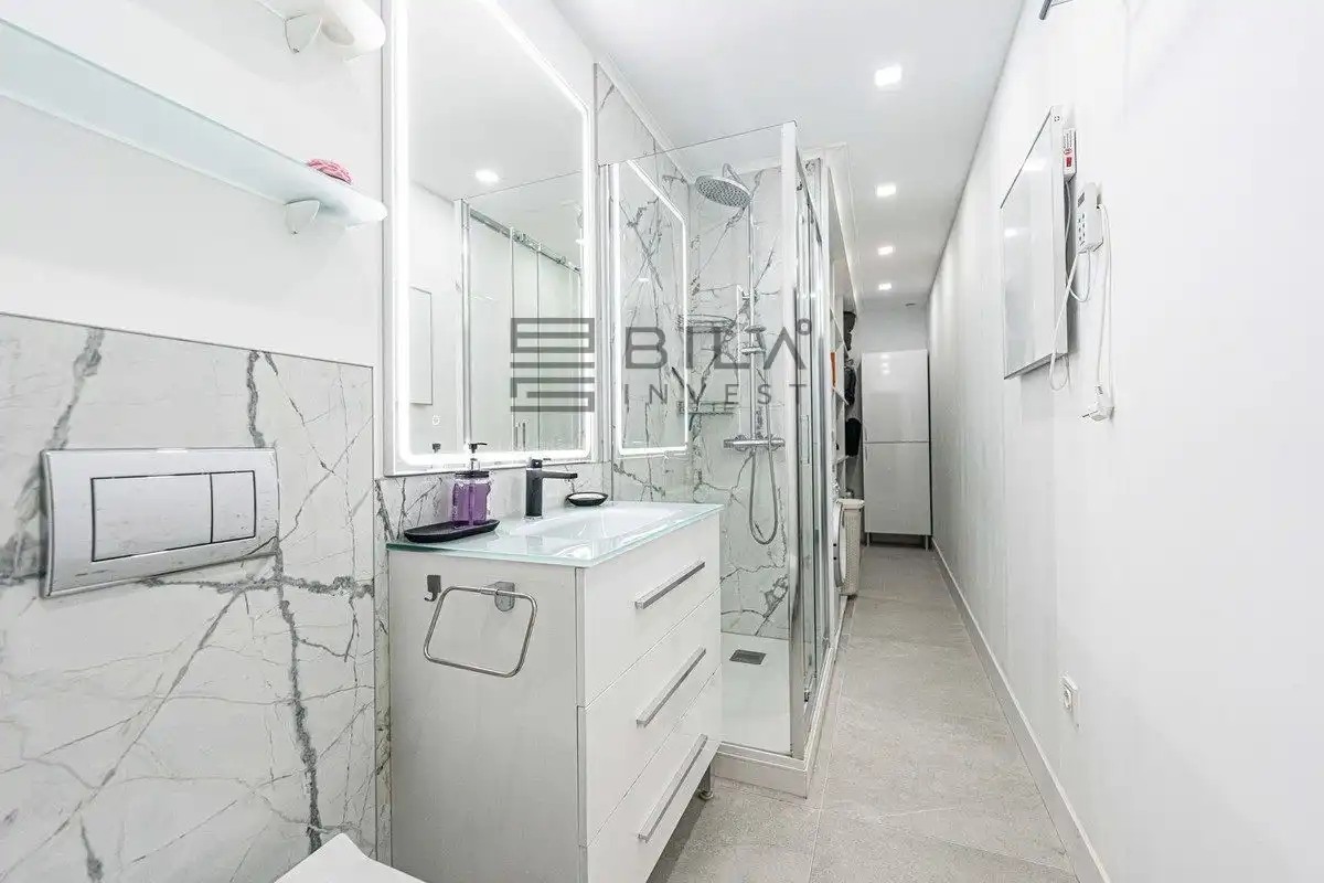 Bathroom of Duplexes for sale in Marbella  with Air Conditioner, Terrace and Storage room