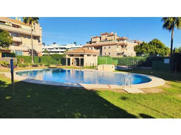 Wohnung mit Pool zum Verkauf in Calle María Martínez Sierra