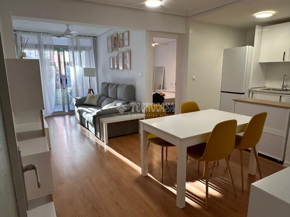 Piso de alquiler en En Corts - Doctor Waksman , Quatre Carreres