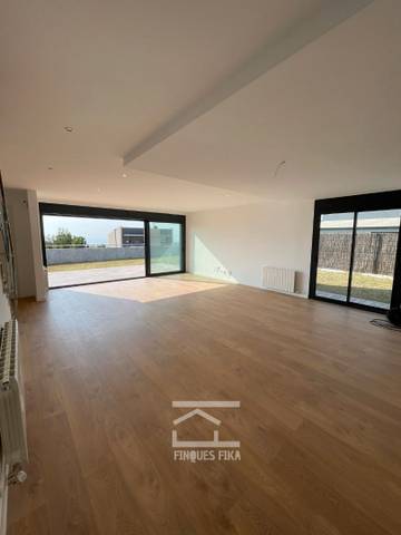 Casa adosada en Venta en Urbanitzacions