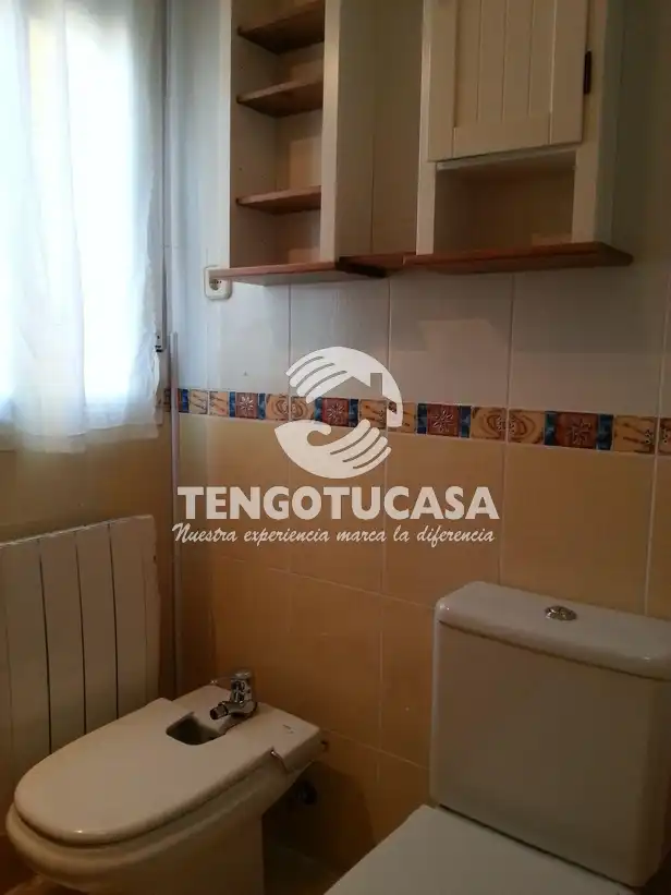 Bathroom of Flat for rent in Madrid  with Air Conditioner, Heating and Parquet flooring