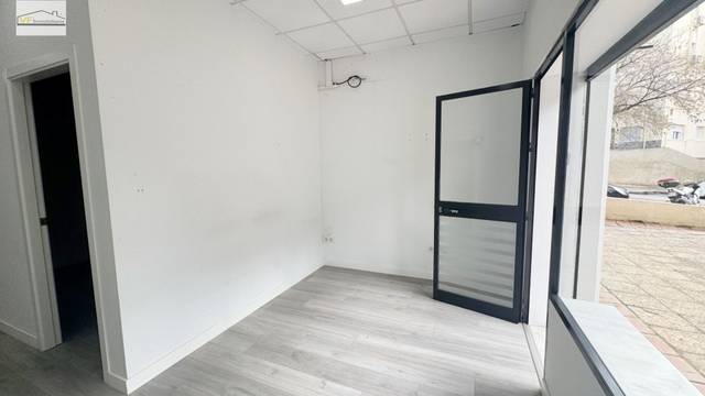 Local comercial en Alquiler en Avenida de Málaga Oloroso en Cortijo Bazán - Los Casinis - Los Cipreses