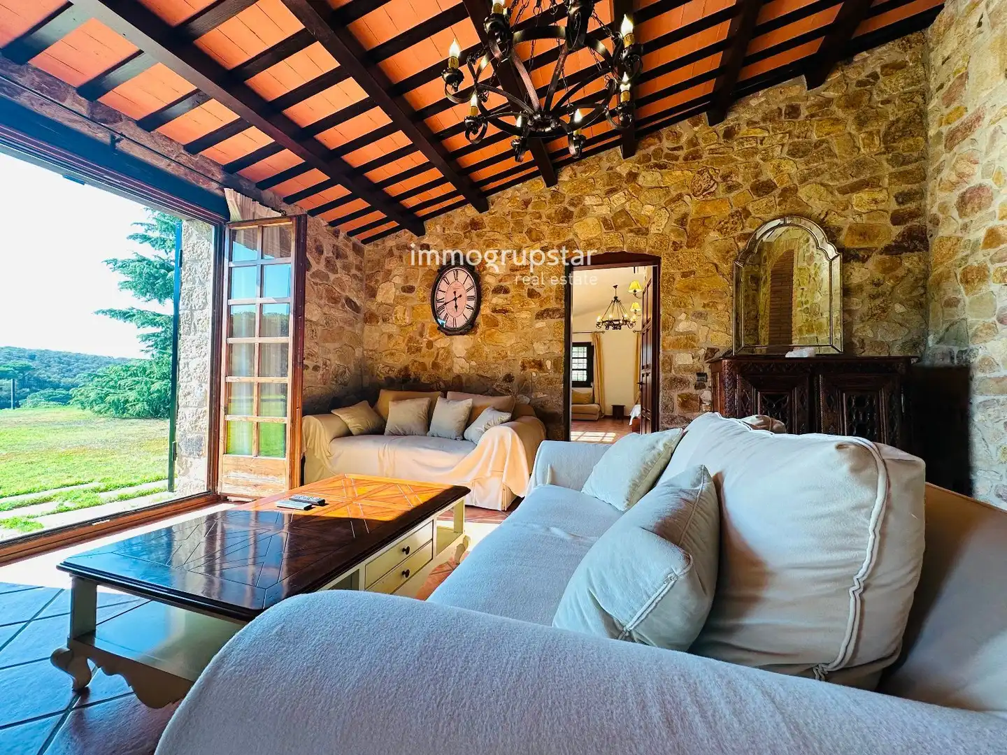 Sala de estar de Finca rústica en venta en Santa Cristina d'Aro con Terraza, Trastero y Piscina