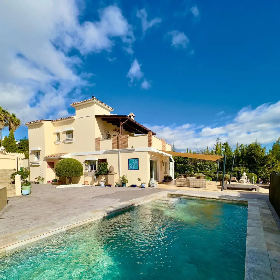 Exterior view of Houses for sale in Estepona  with Air Conditioner, Private garden and Terrace