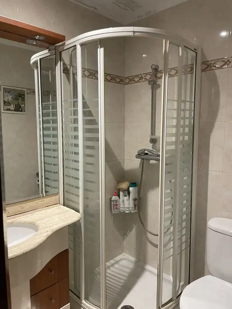 Baño de Piso para compartir en San Vicente de la Sonsierra, La Rioja