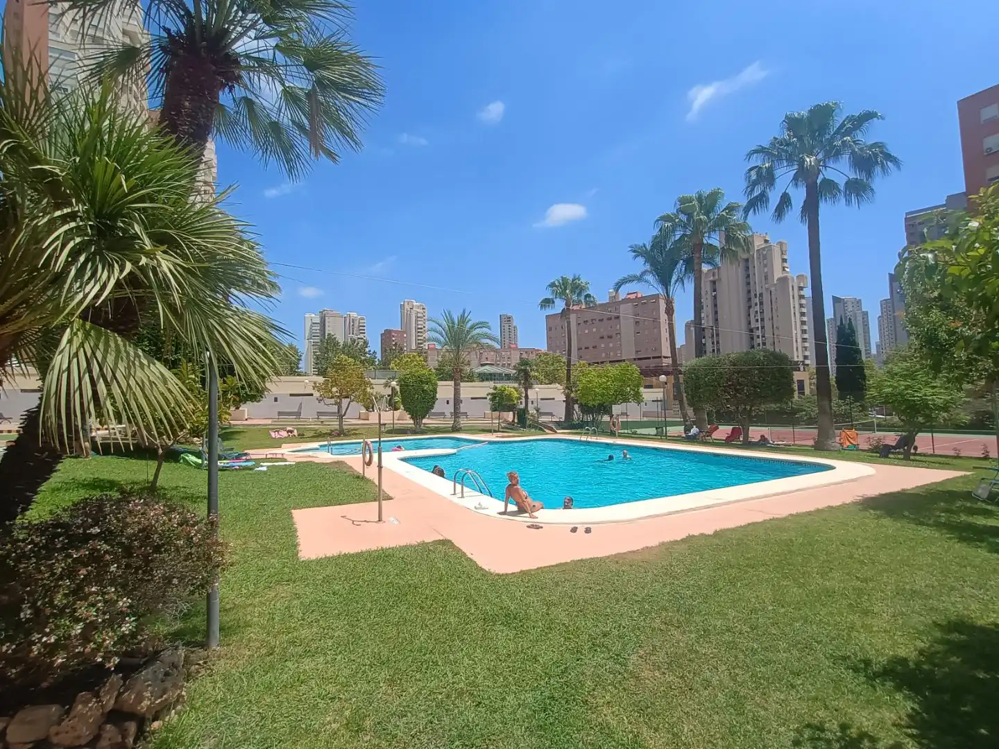 Swimming pool of Flat for rent in Juzgados - Plaza de Toros
