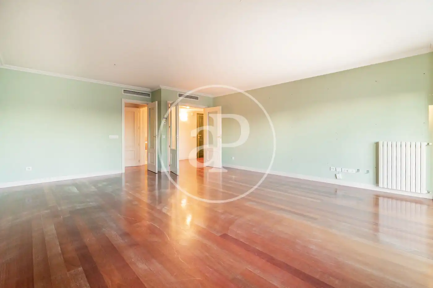 Sala de estar de Piso en venta en  Madrid Capital con Aire acondicionado, Calefacción y Jardín privado