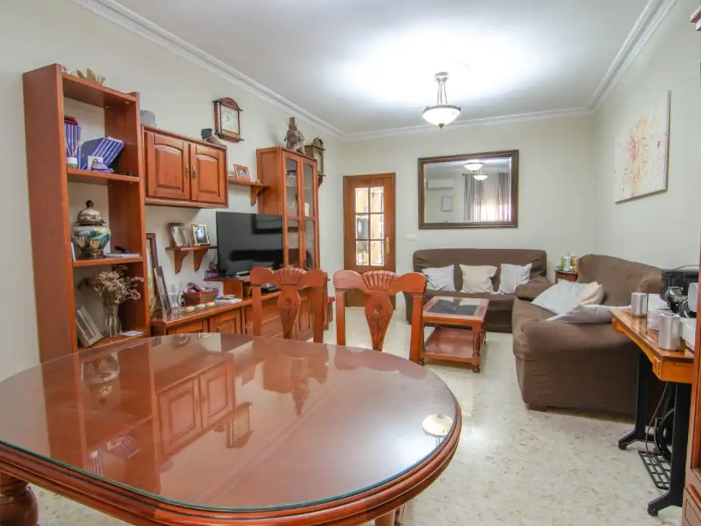 Sala d'estar de Casa o xalet en venda en La Rinconada