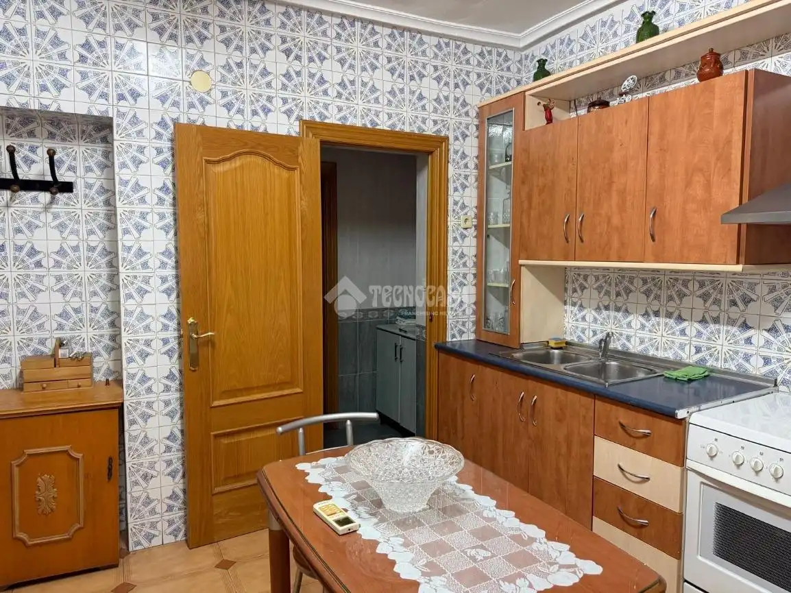 Cuina de Casa adosada en venda en Jaén amb Aire condicionat, Terrassa i Moblat