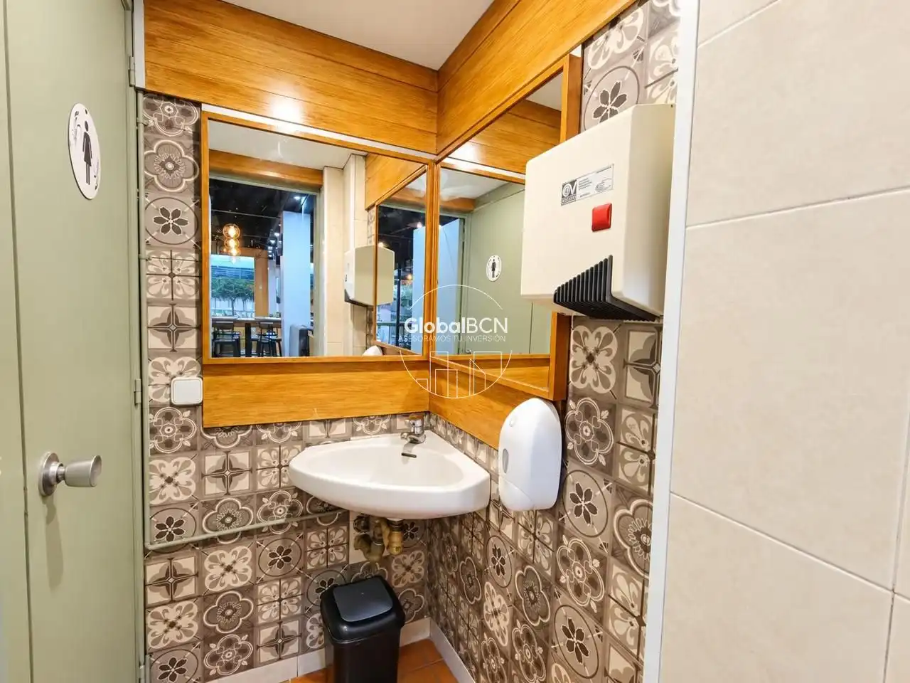 Business premises for transfer in calle de Pau Alsina, imagen 21
