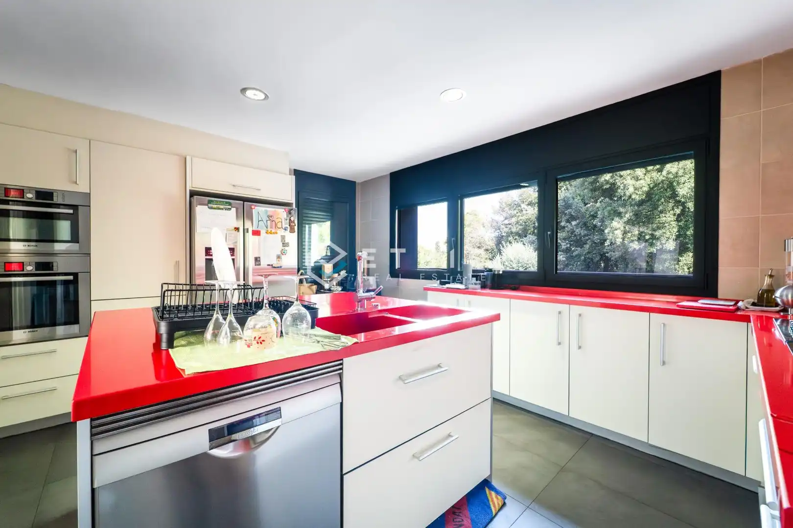 Cuina de Casa o xalet en venda en Sant Cugat del Vallès amb Aire condicionat, Jardí privat i Terrassa