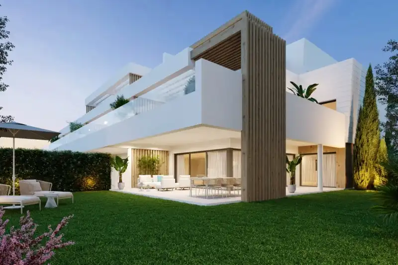 Apartament amb piscina en venda a Estepona Pueblo