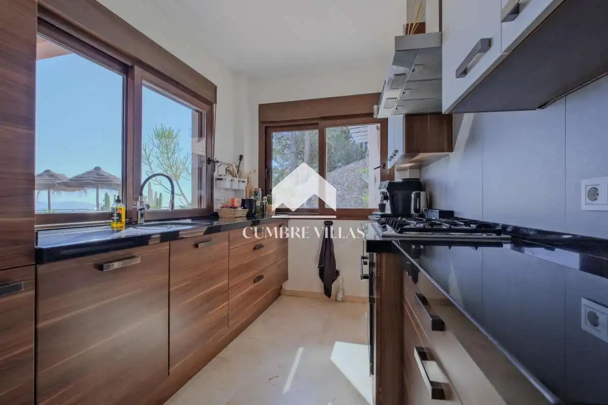 Cuina de Casa o xalet en venda en Almuñécar amb Terrassa, Traster i Moblat